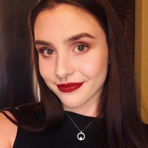 Meet your Posher, Hayley